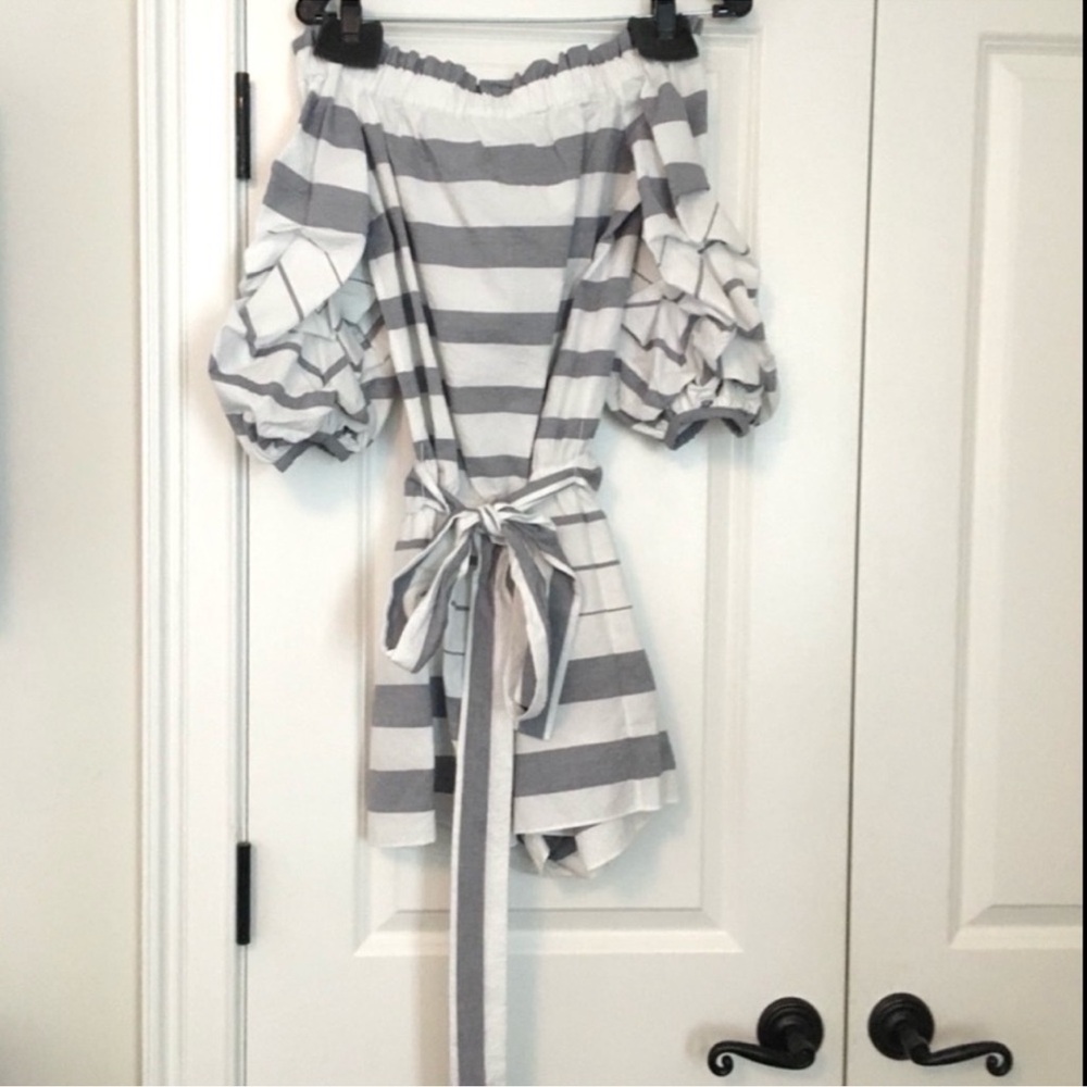 Alexis NWT Cold Shoulder Romper - Picture 5 of 9